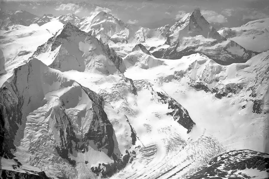 Alps by Balloon, as seen by Edward Spelterini